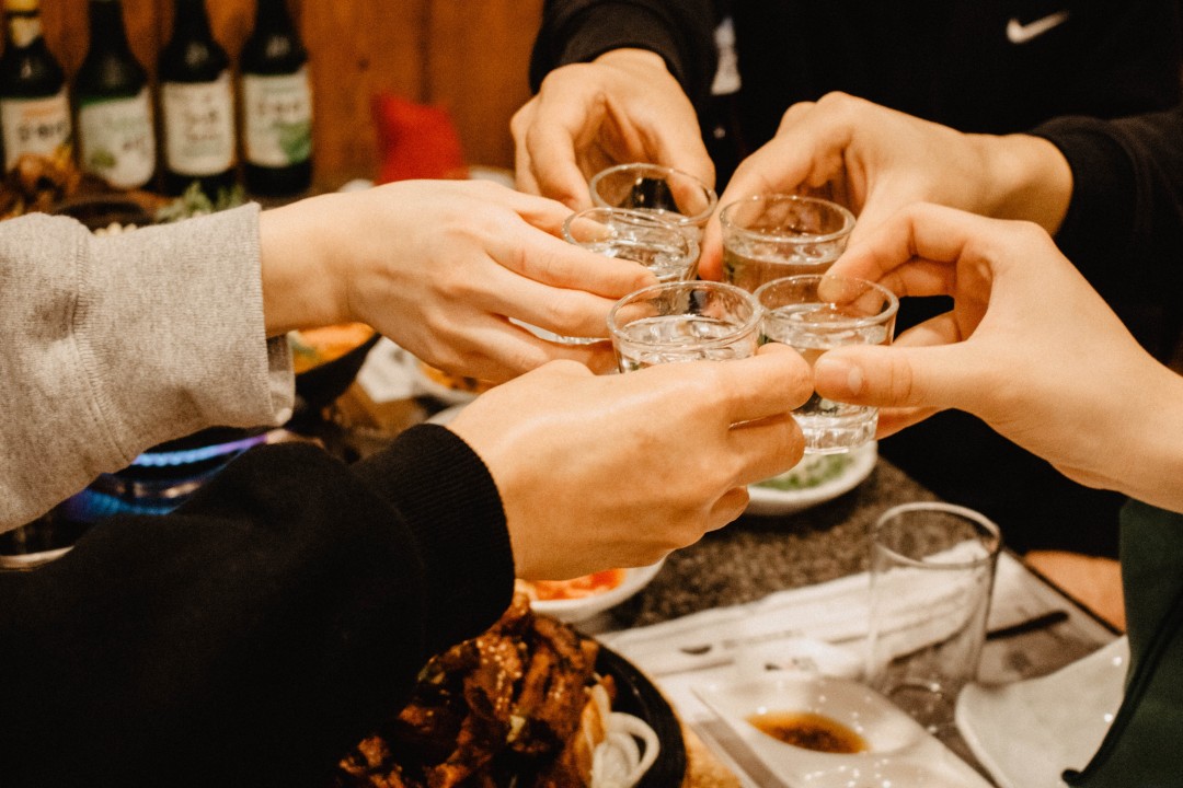 Seoul Drinking Etiquette: Navigate Korean Bar Culture Like a Pro